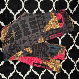 Size OS, Worn once-Lularoe leggings
